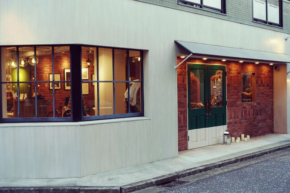 店の外観